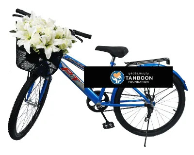 พวงหรีดจักรยาน ขนาด 24 นิ้ว ประดับดอกลิลลี่สีขาว และช่อบูเก้ต่าง ๆ พร้อมอุปกรณ์จักรยานครบครัน