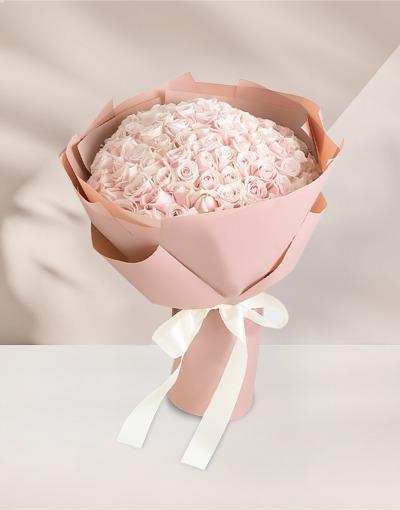 ช่อดอกกุหลาบสีชมพูอ่อน 80 ดอกในวันขอหมั้น หรือขอแต่งงาน ช่อใหญ่อลังการ พร้อมร่วมทำบุญให้คนไร้โอกาส