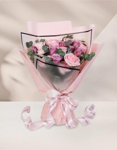 ช่อดอกกุหลาบชมพูแซมม่วง ตัวแทนความรักหวานๆ ให้คนพิเศษสุขคูณ2 เมื่อทำบุญกับมูลนิธิแทนบุญ
