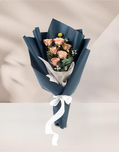ช่อดอกกุหลาบคาปูชิโน สวย แพง เหมาะเป็นของขวัญรับปริญญาแสดงความยินดีกับคนรู้ใจ และร่วมทำบุญกับมูลนิธิเด็กและเยาวชน