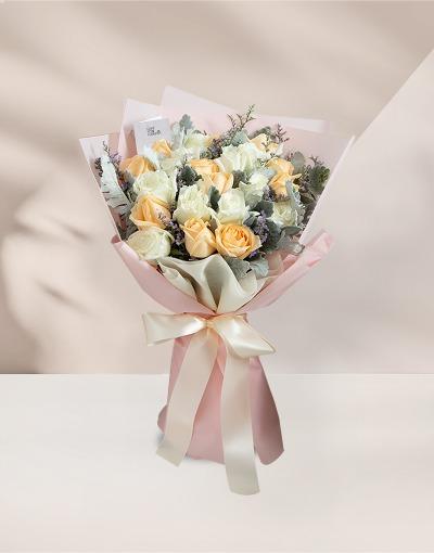 ช่อดอกกุหลาบสองสี ขาว โอลด์โรส เหมาะให้วันเกิดคนรัก และร่วมบริจาคให้มูลนิธิ เพิ่มแต้มบุญในวันเกิดของคนที่คุณรักได้อย่างดี